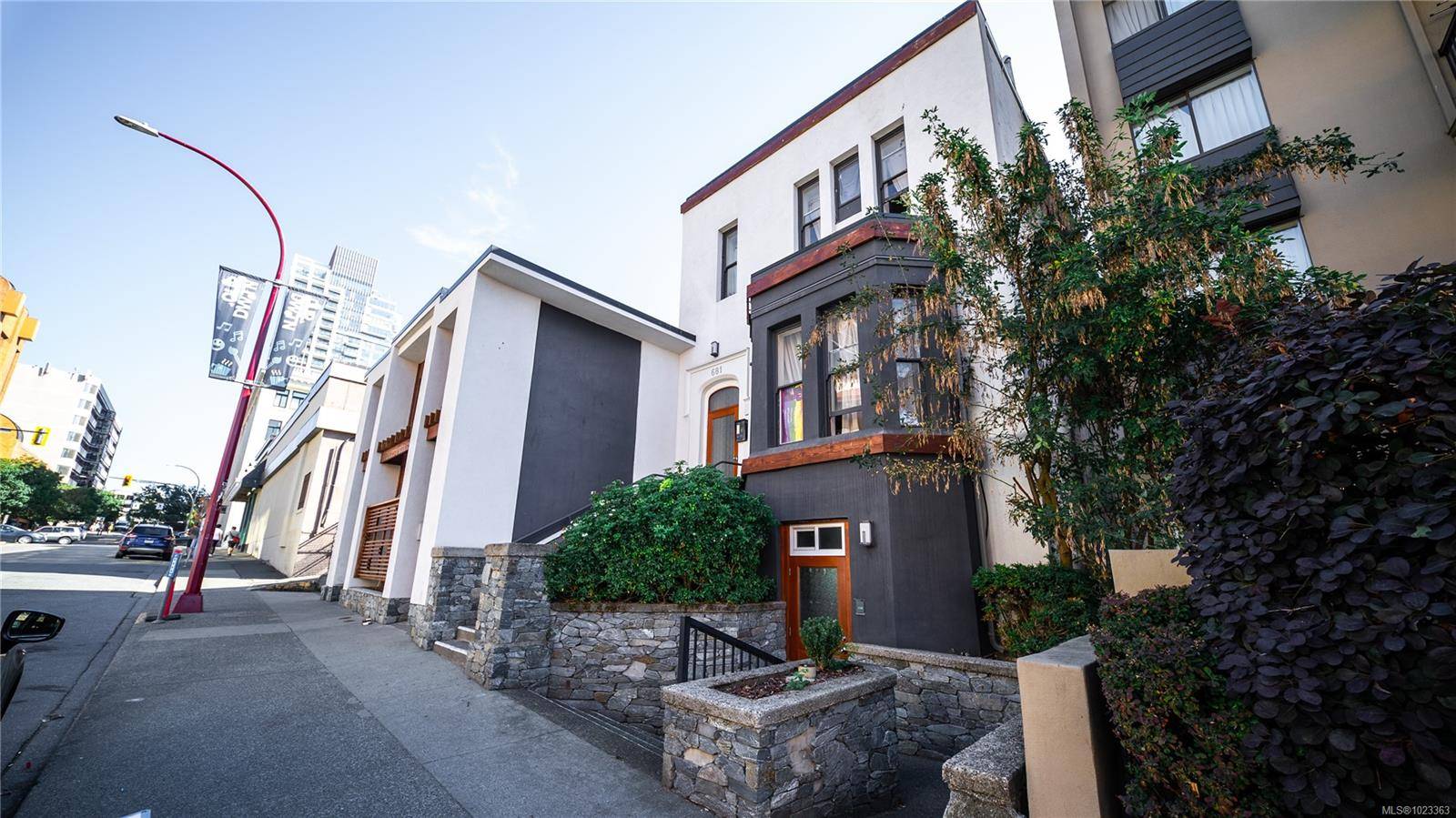 Victoria, BC V8W 1S8,681 Herald St