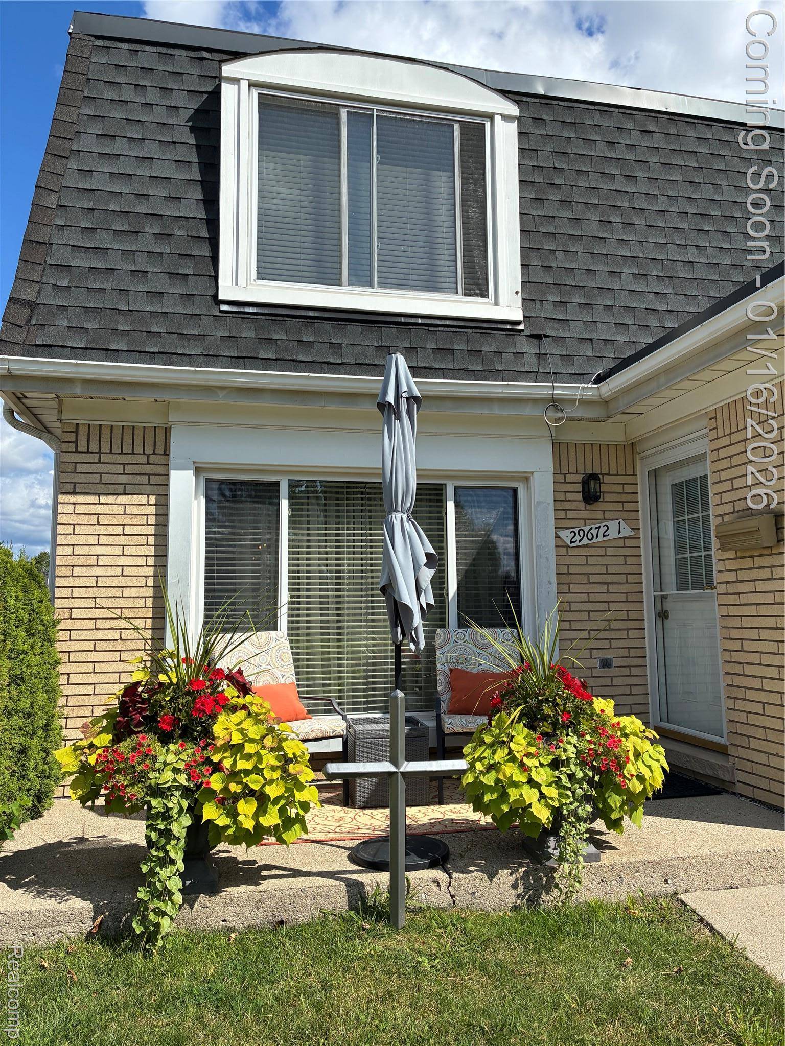 Warren, MI 48093,29672 City Center DR #1