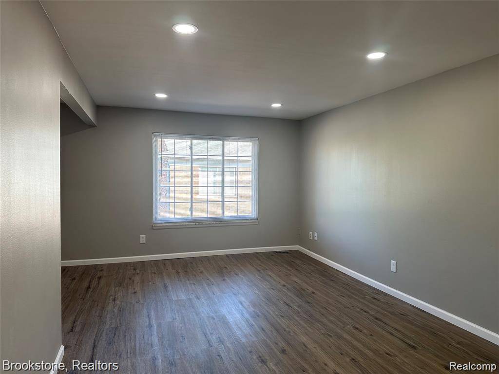 Sterling Heights, MI 48313,39471 Van Dyke AVE