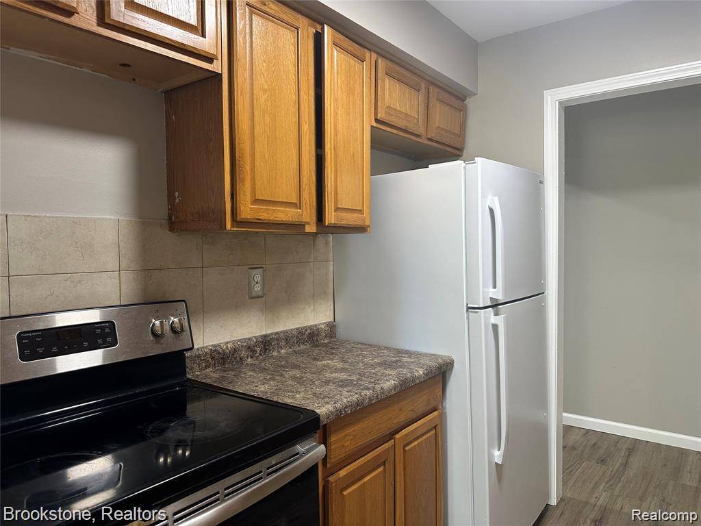 Sterling Heights, MI 48313,39471 Van Dyke AVE