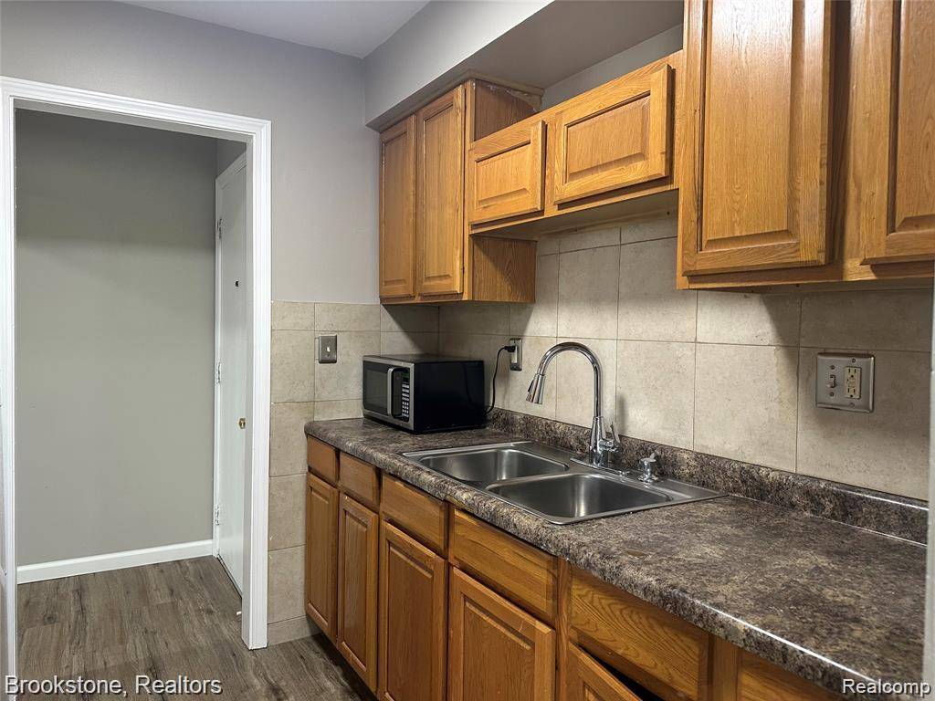 Sterling Heights, MI 48313,39471 Van Dyke AVE