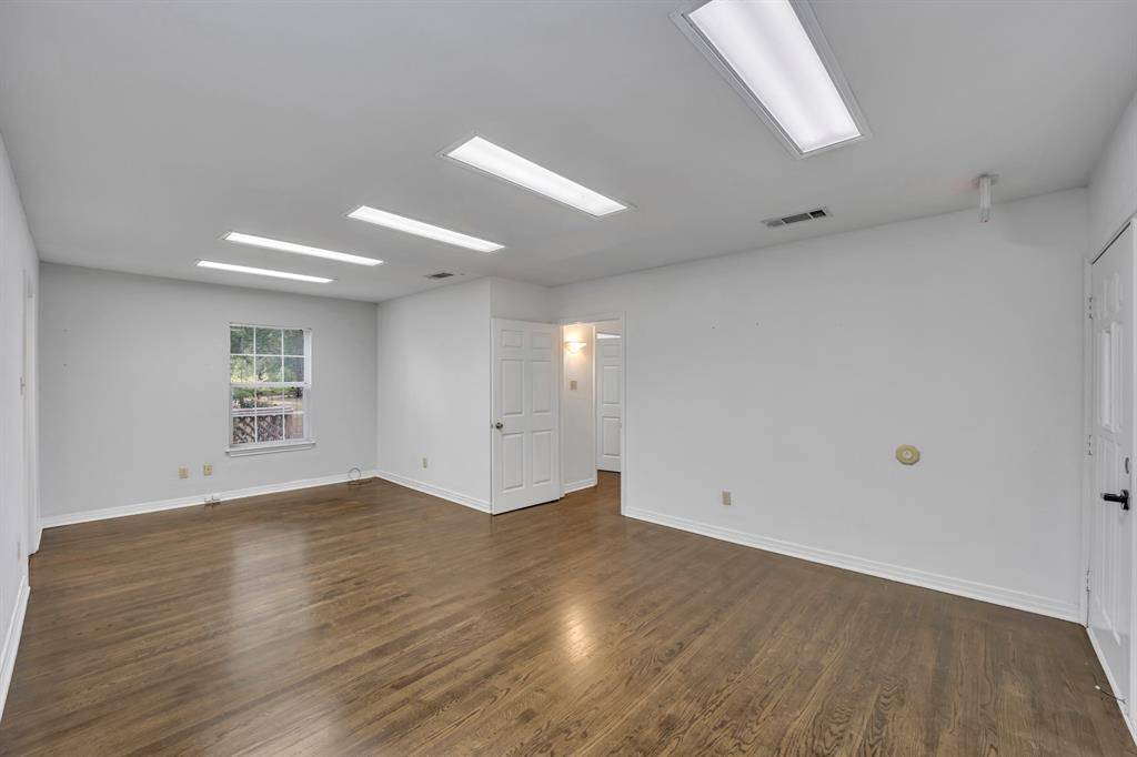 Arlington, TX 76013,1313 W Abram Street