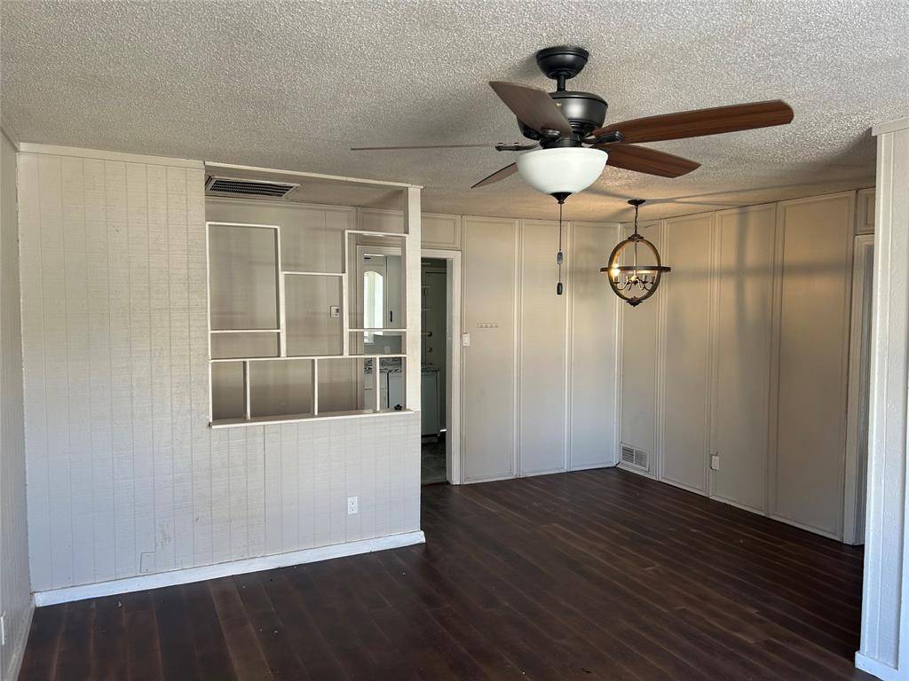 Garland, TX 75040,844 Nash Street