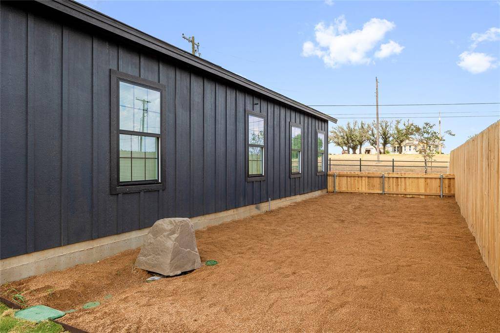 Comanche, TX 76442,1004 E Highland