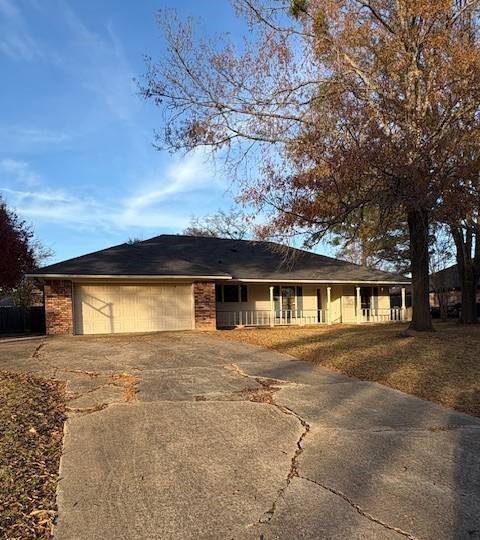 Benton, LA 71006,109 Country Club Drive