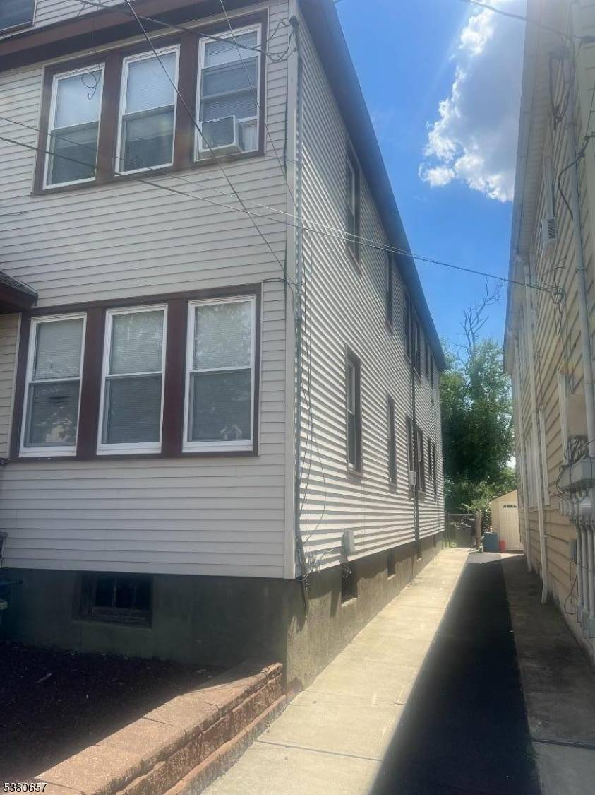 Elizabeth City, NJ 07202,752 Fairbanks St