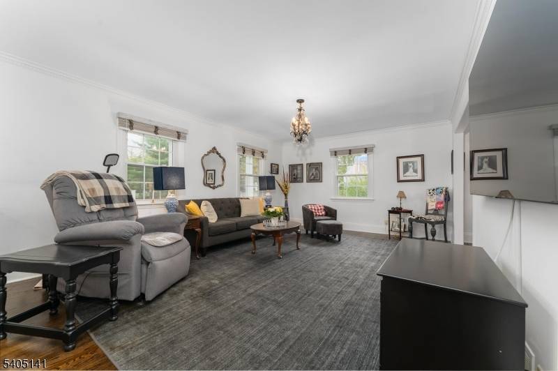 Bernards Twp., NJ 07920,173 W Oak St