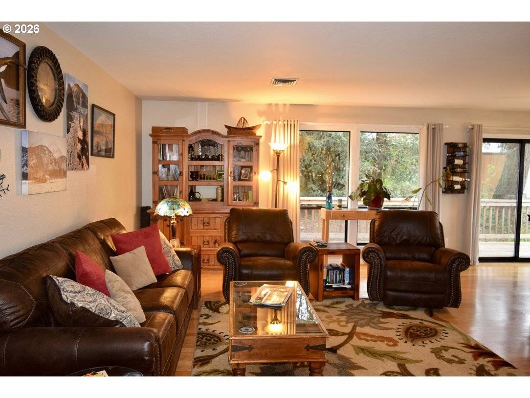 Brookings, OR 97415,728 EASY ST