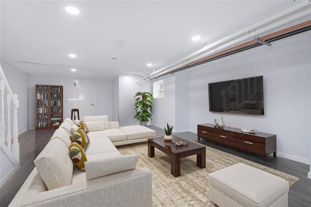 Staten  Island, NY 10304,490 Van Duzer ST