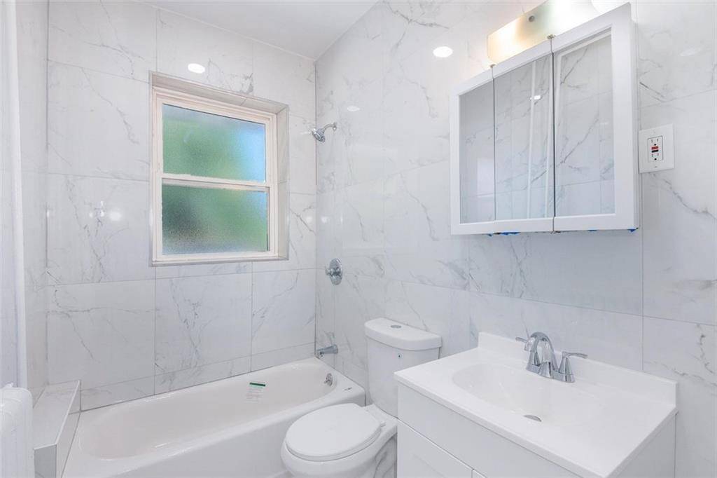 Staten  Island, NY 10304,490 Van Duzer ST