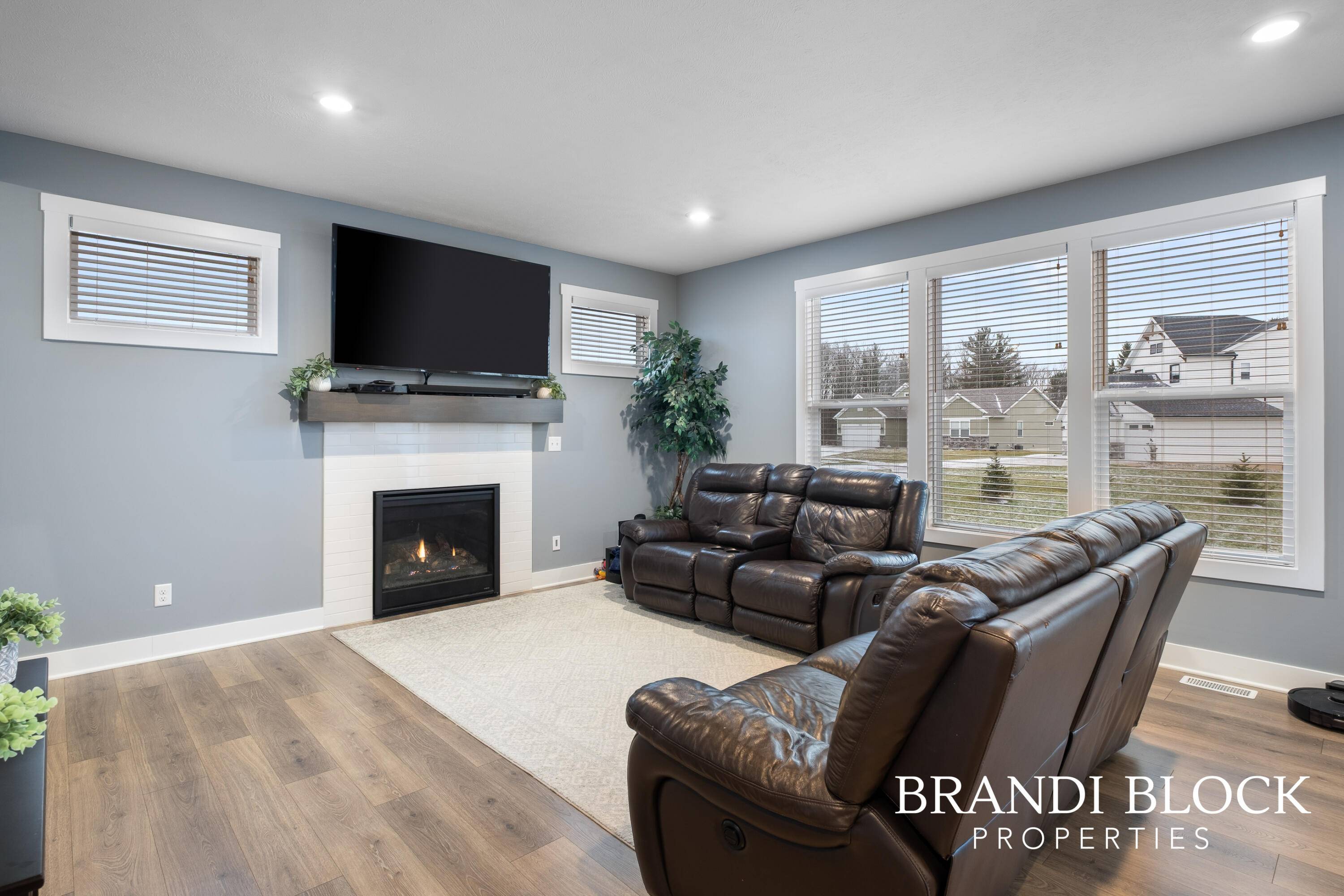 Caledonia, MI 49316,5904 Crossmoor ST SE