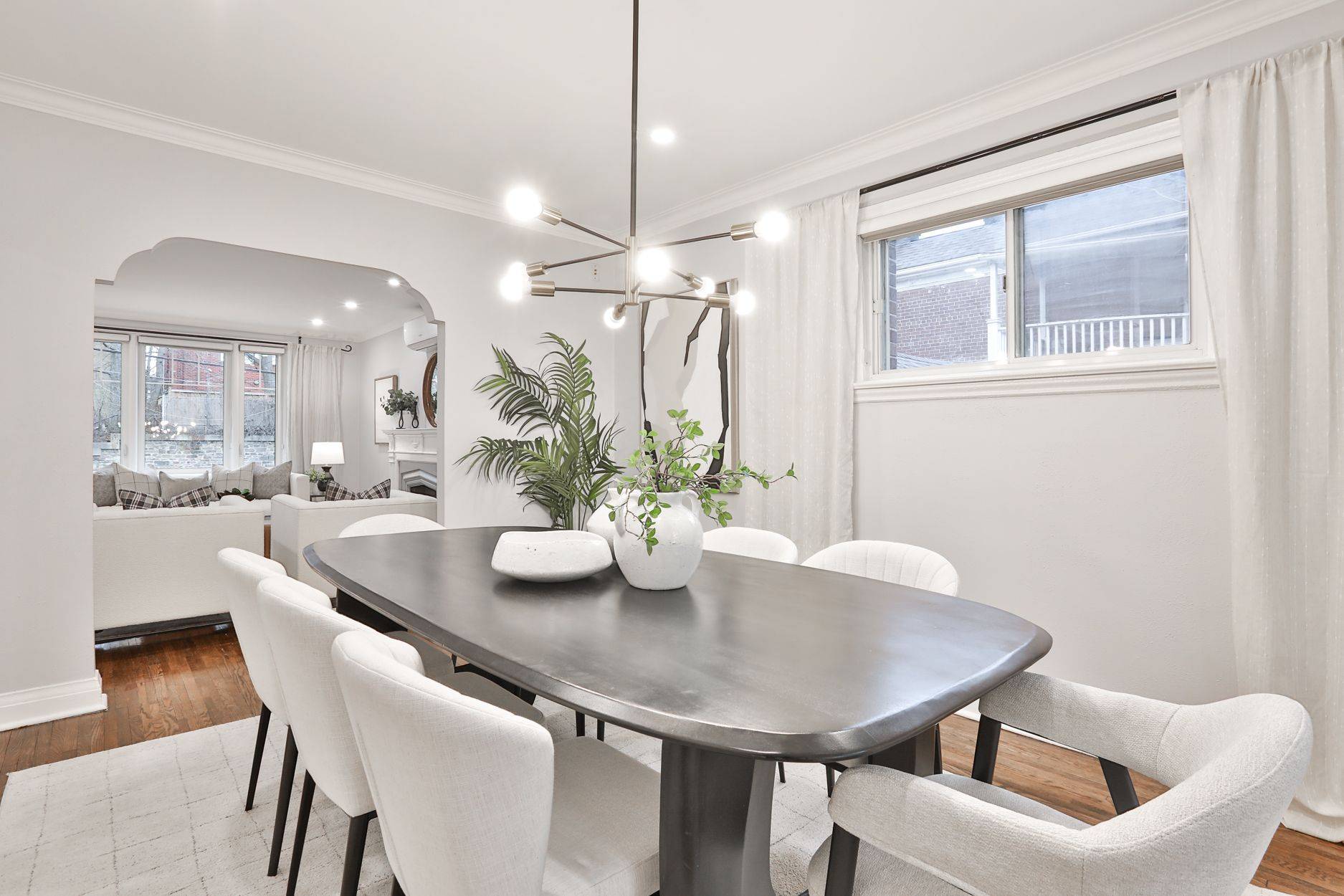 Toronto C03, ON M5P 3J5,1632 Bathurst ST