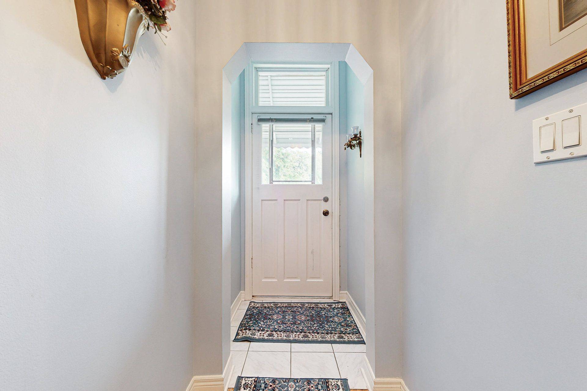 Toronto C01, ON M6J 1N4,32 Argyle ST