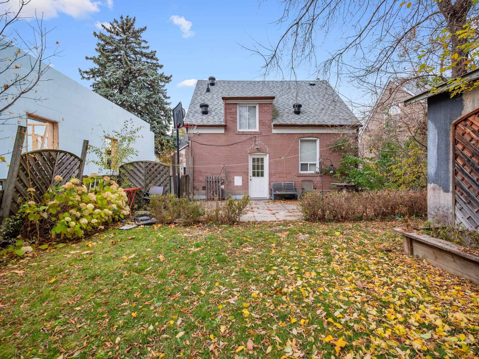 Toronto C06, ON M3H 3A8,27 King High AVE