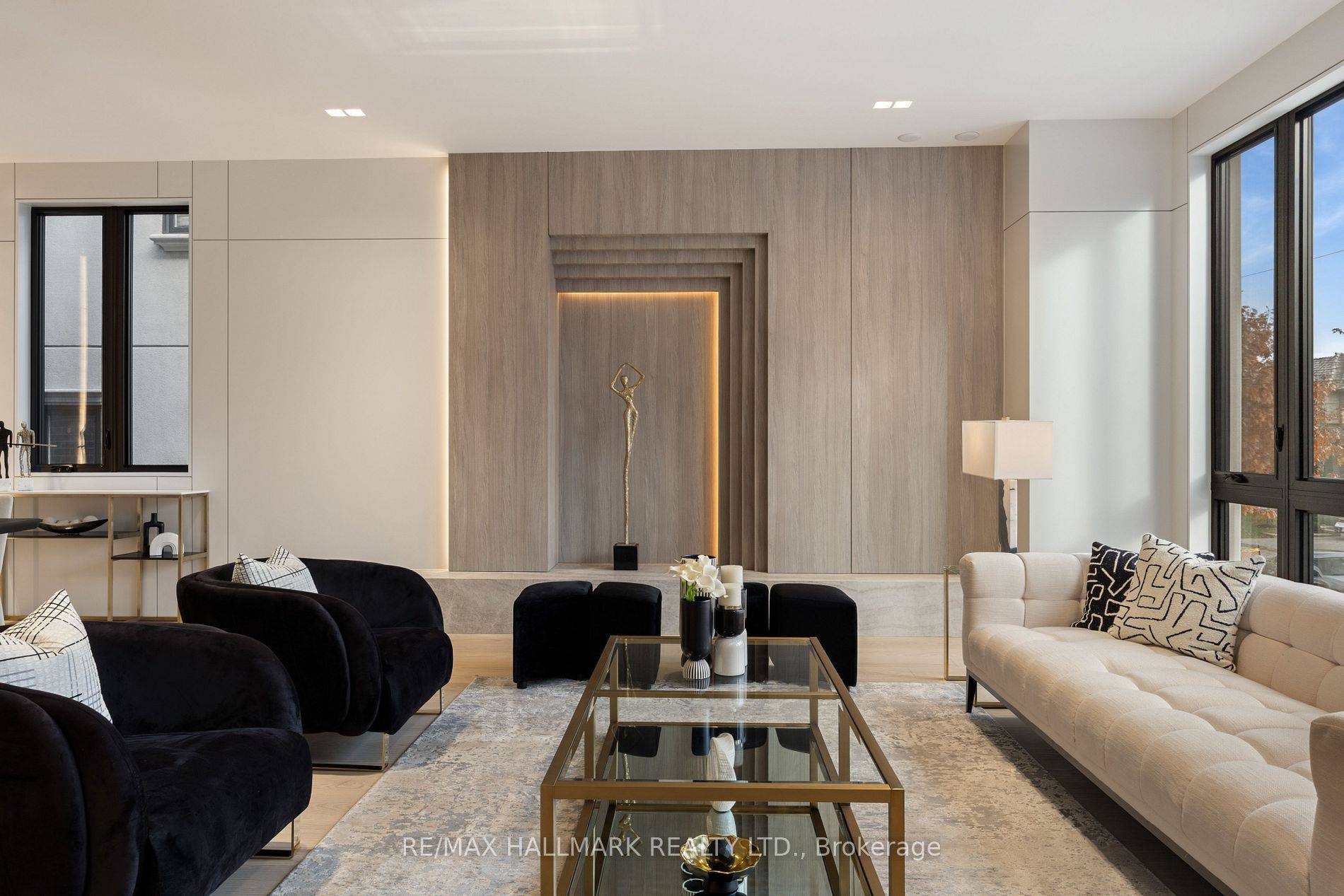 Toronto C04, ON M5M 1K4,652 Bedford Park AVE