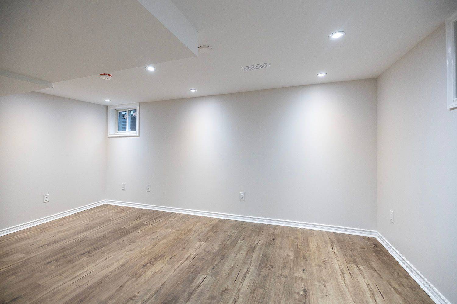 Oshawa, ON L1J 4Z7,621 Gibbons ST