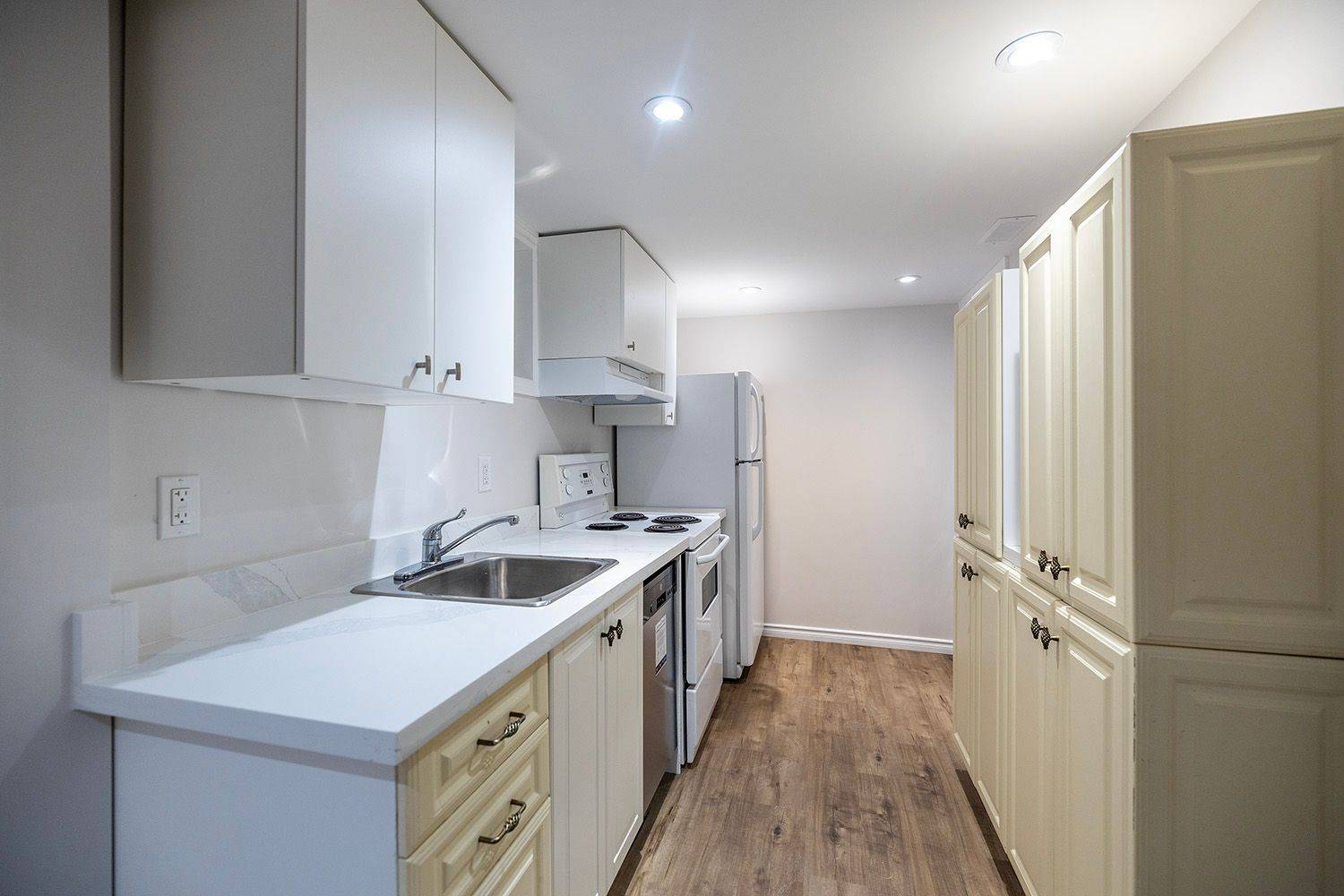 Oshawa, ON L1J 4Z7,621 Gibbons ST