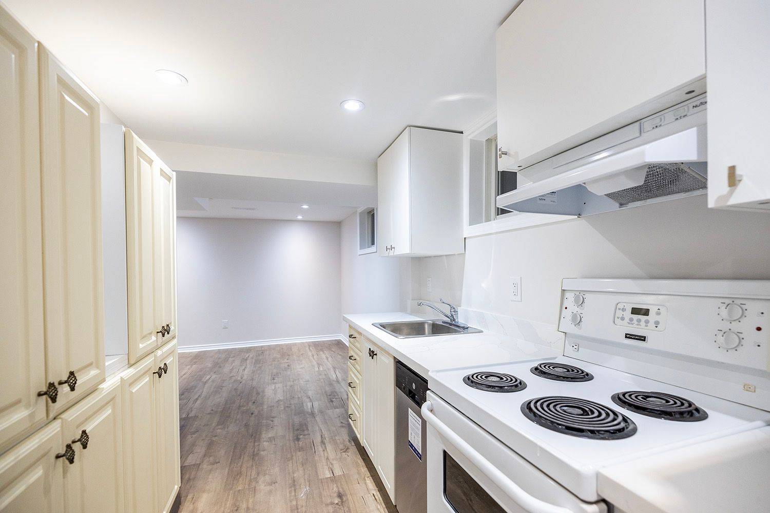 Oshawa, ON L1J 4Z7,621 Gibbons ST