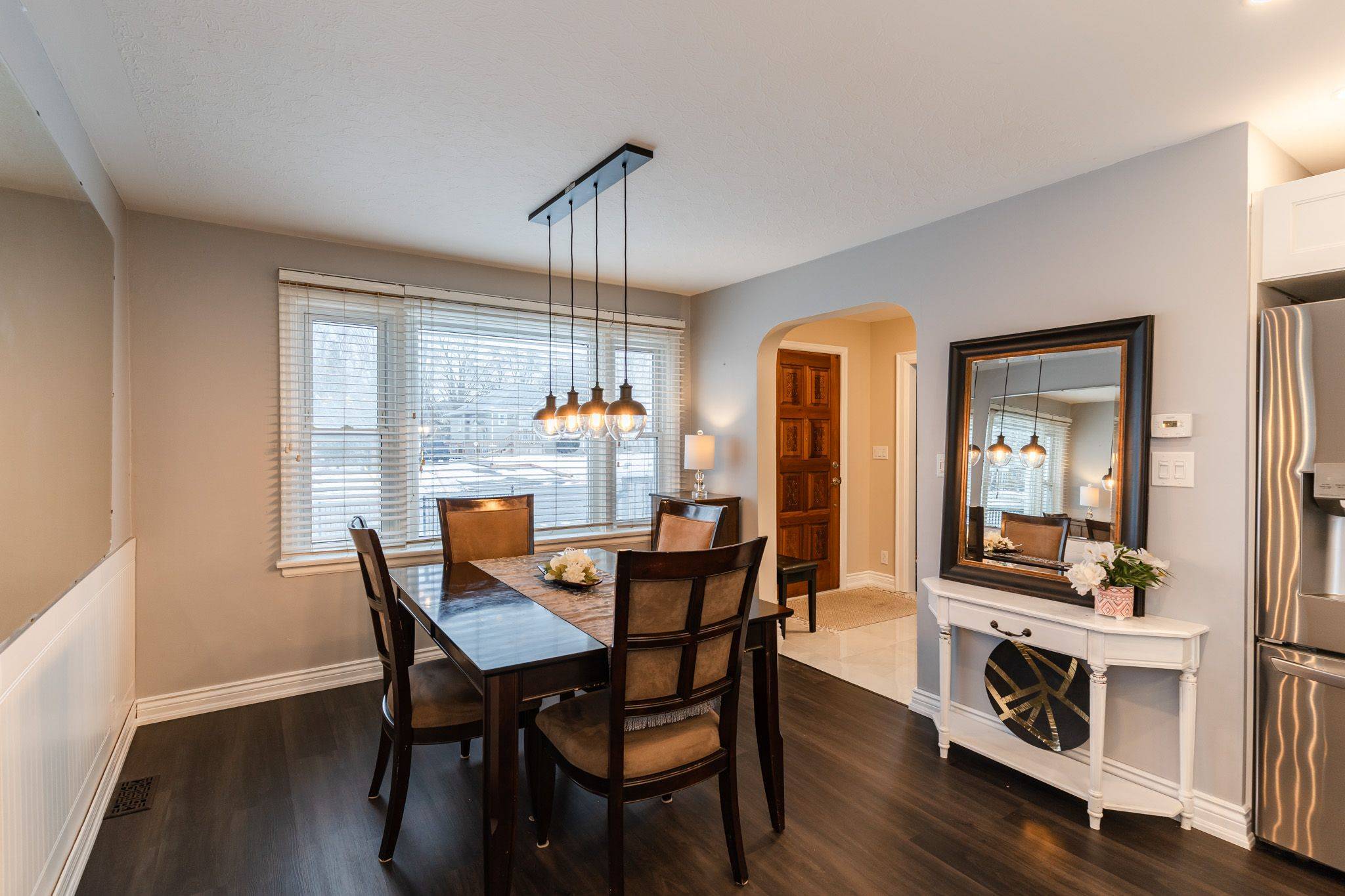 Oshawa, ON L1H 1G1,536 King ST E