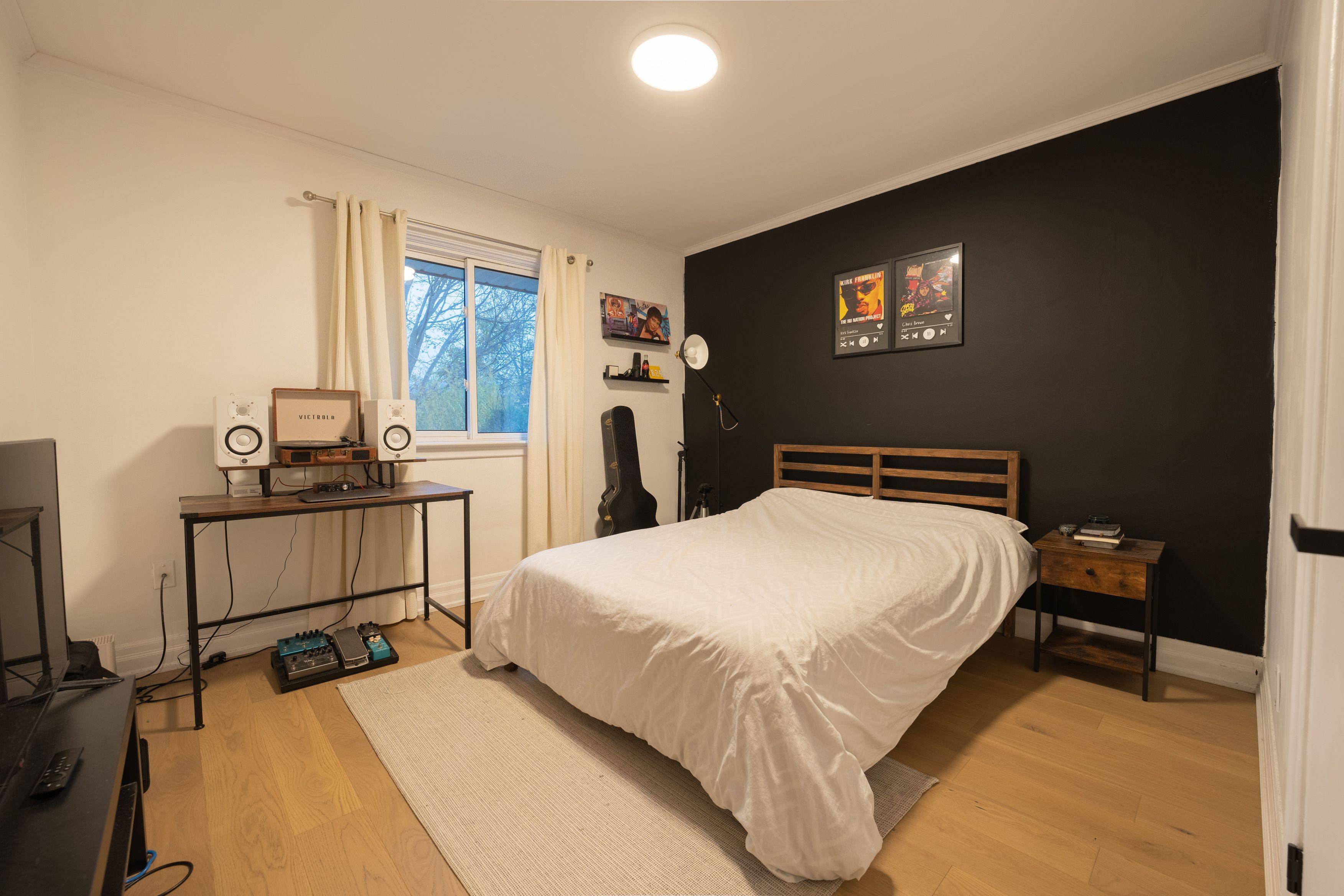 Oshawa, ON L1H 3Y5,201 Southlawn AVE