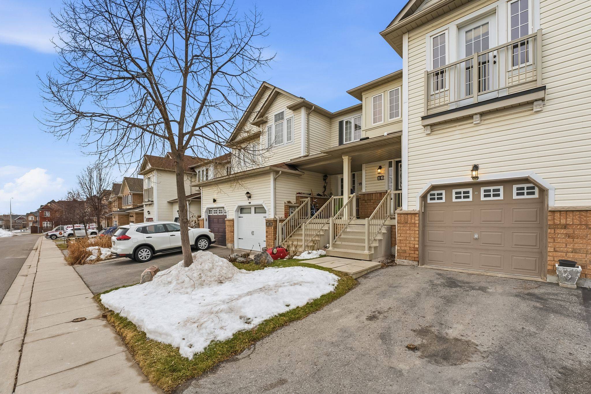 Whitby, ON L1N 0E9,16 Barkdale WAY