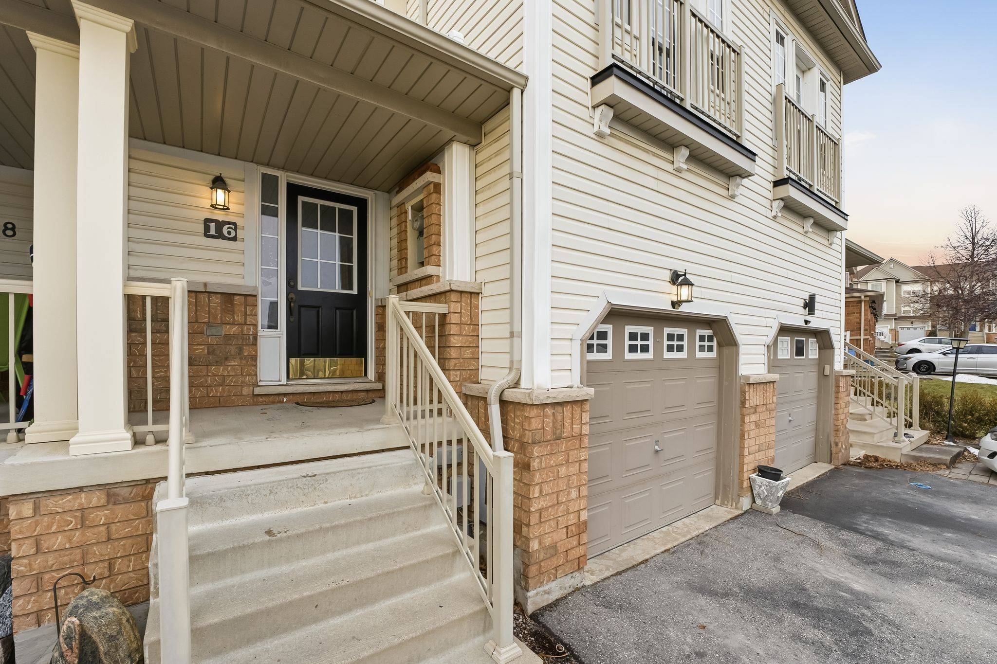 Whitby, ON L1N 0E9,16 Barkdale WAY