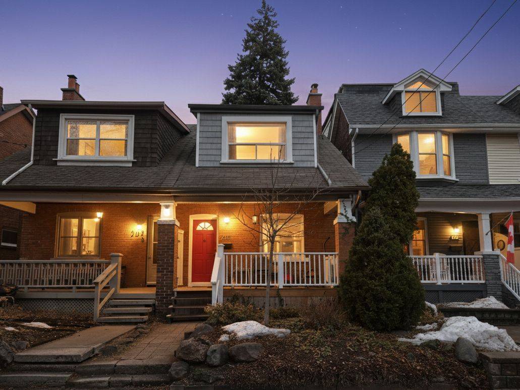 Toronto E02, ON M4E 3K6,265 Willow AVE #Upper Level