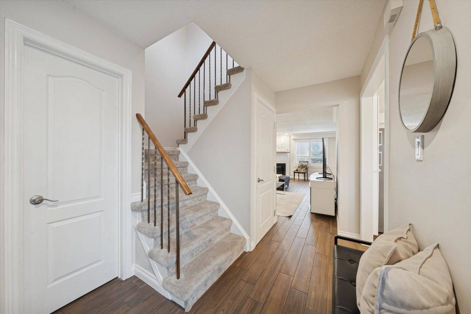 Ajax, ON L1T 2T5,211 Ravenscroft RD