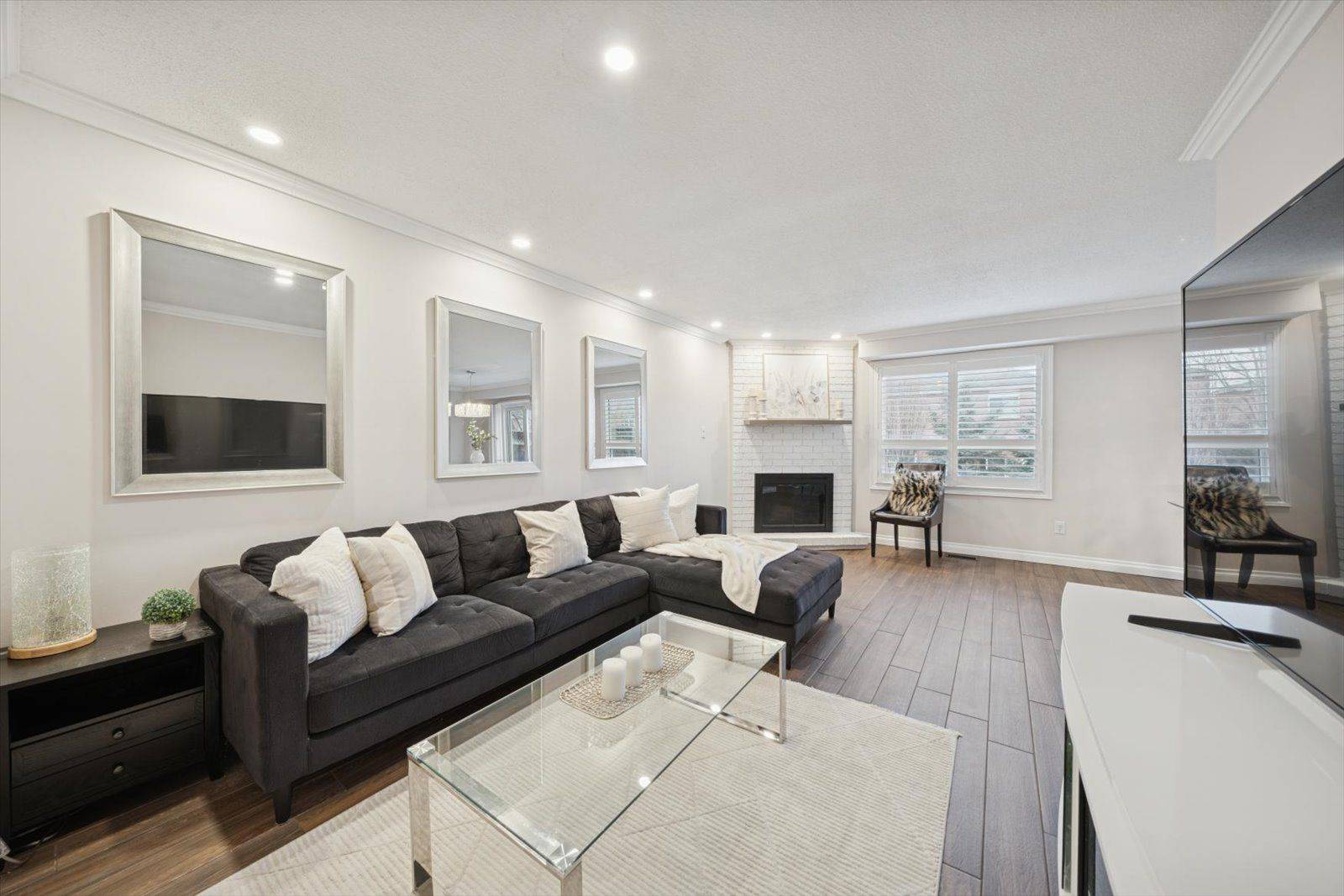 Ajax, ON L1T 2T5,211 Ravenscroft RD