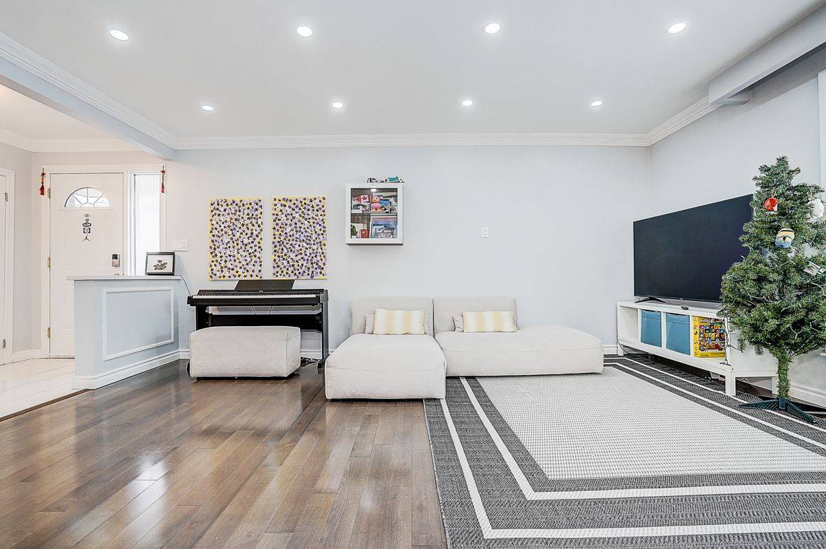 Toronto E07, ON M1S 1W3,47 Manorglen CRES