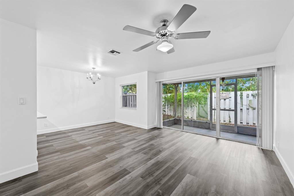 Deerfield Beach, FL 33064,822 Crystal Lake Dr #822