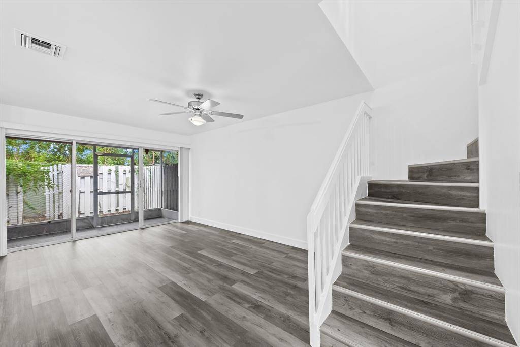 Deerfield Beach, FL 33064,822 Crystal Lake Dr #822