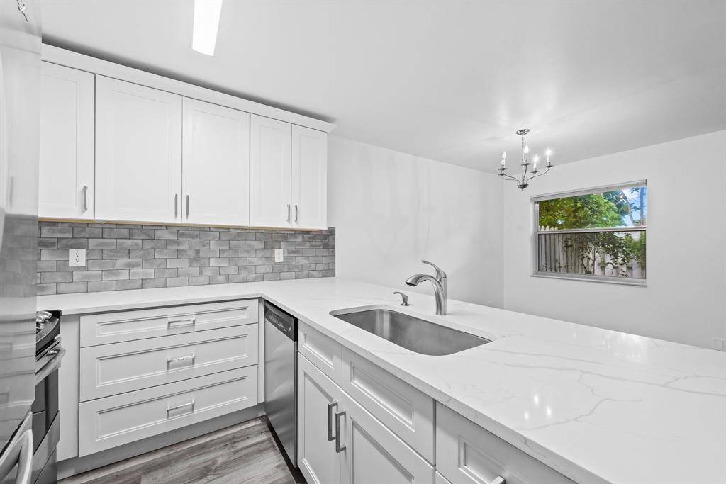 Deerfield Beach, FL 33064,822 Crystal Lake Dr #822