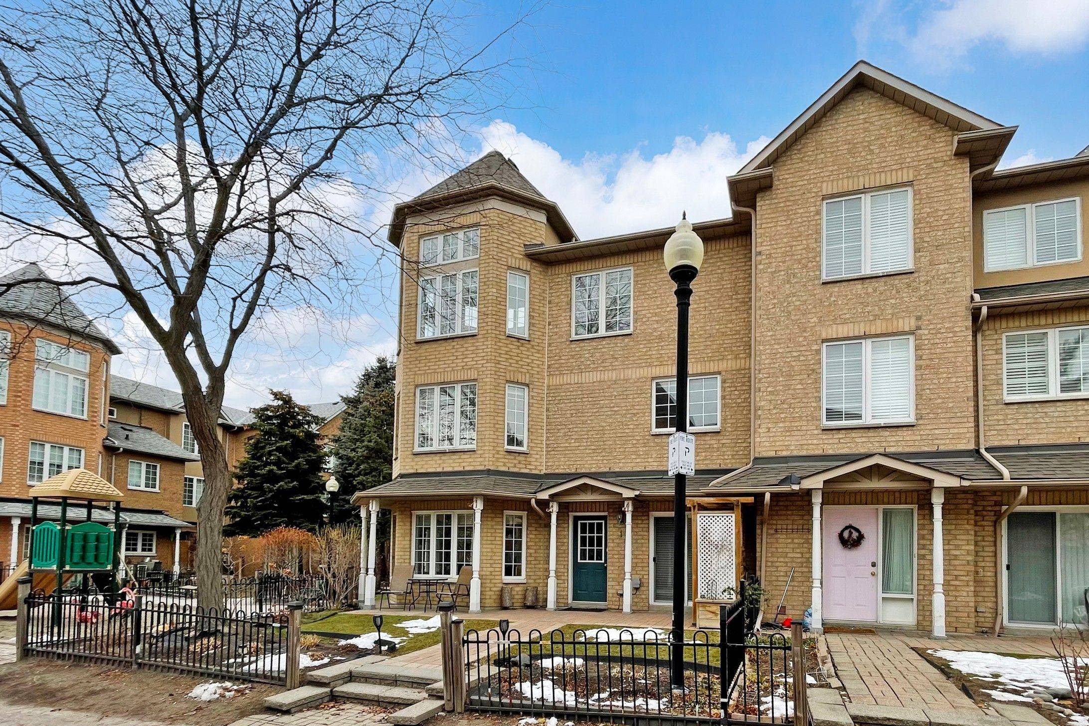 Markham, ON L3R 4G4,23 St.Moritz WAY #01