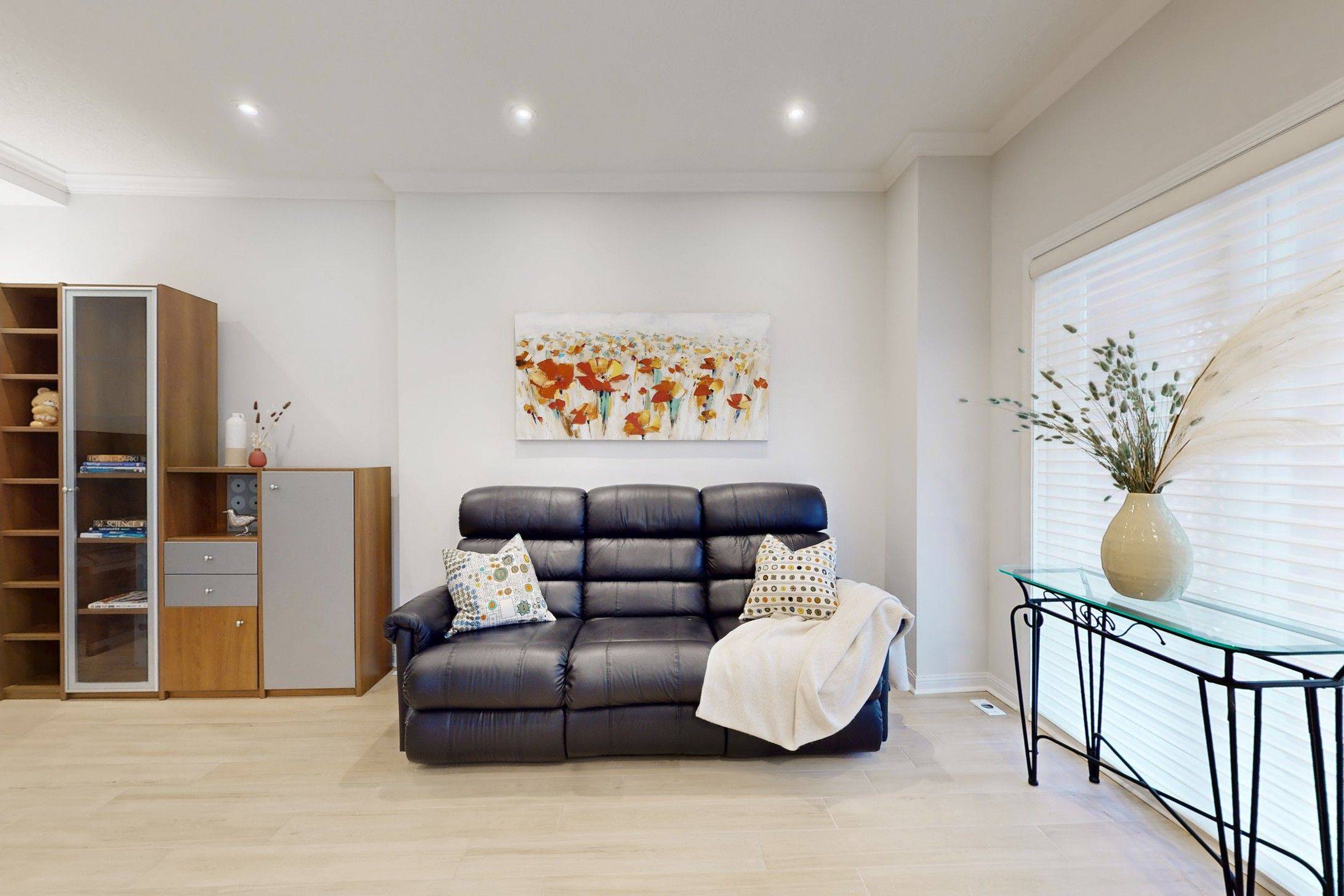 Markham, ON L3R 4G4,23 St.Moritz WAY #01