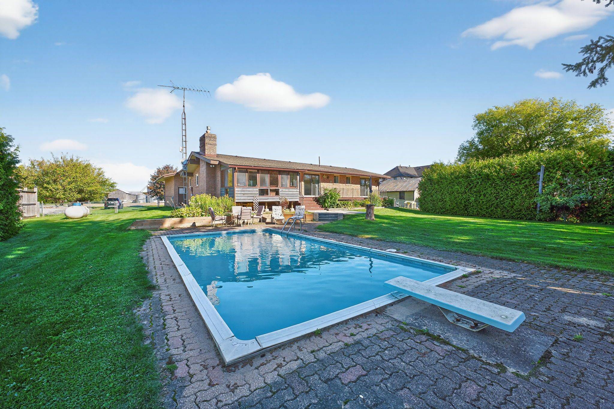 Bradford West Gwillimbury, ON L3Z 3S6,3735 9th Line