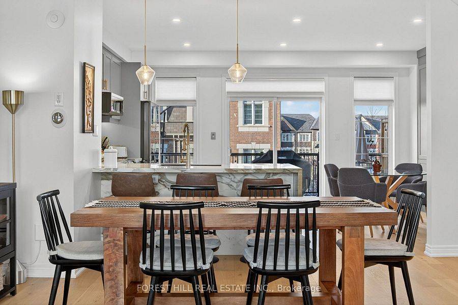 Richmond Hill, ON L4E 1H3,282 King RD