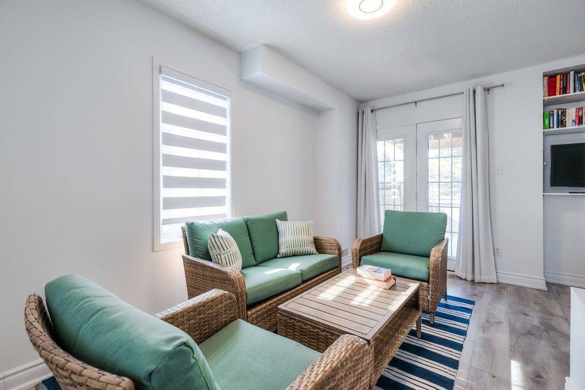 Aurora, ON L4G 7M9,40 Sandlewood CT #28