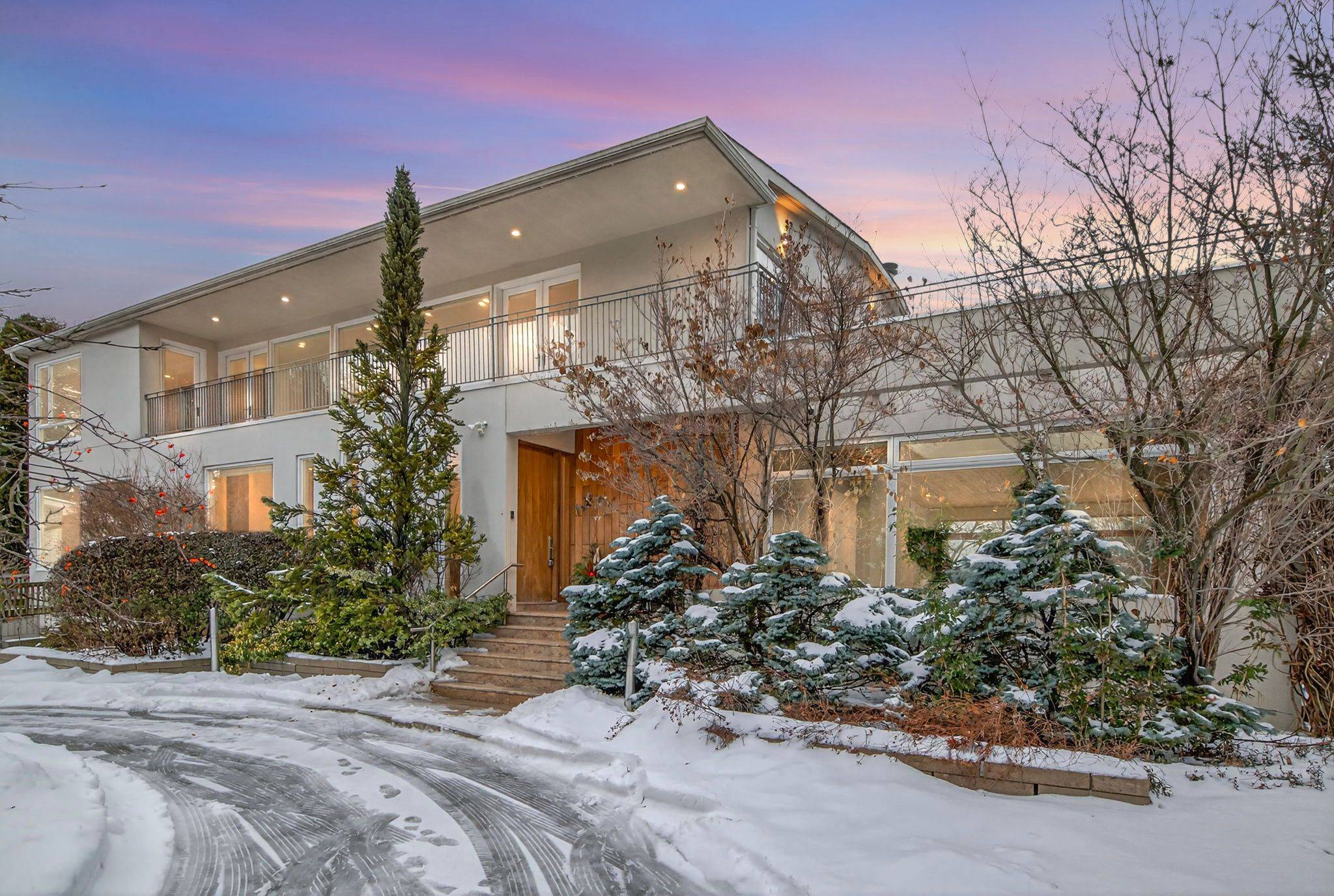 Markham, ON L3T 3A7,33 Fairway Heights DR