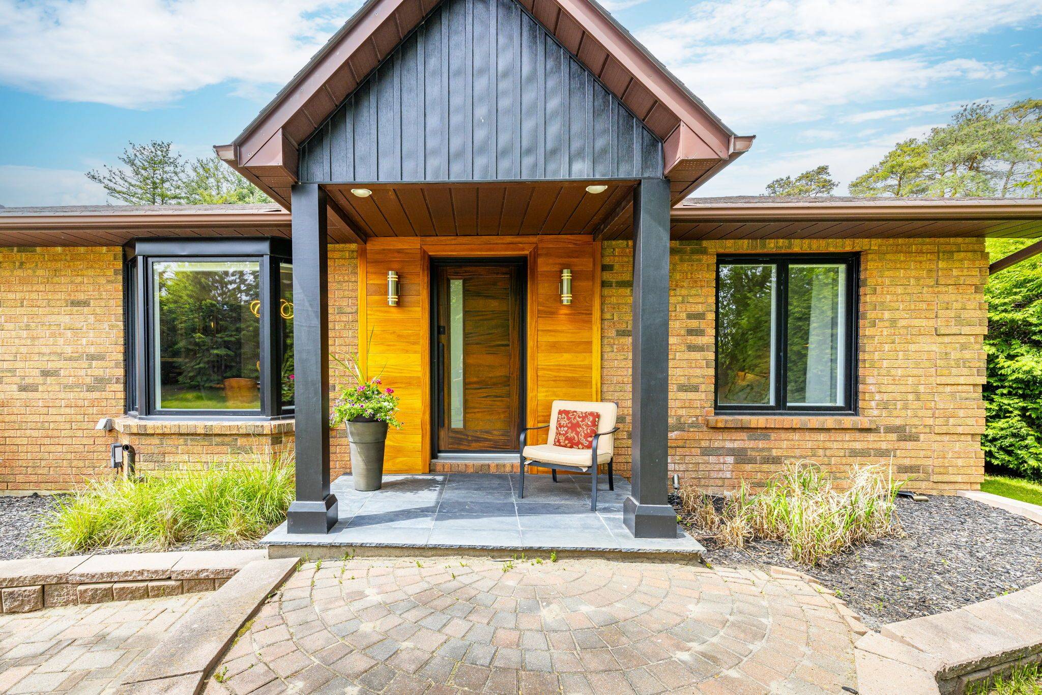 Uxbridge, ON L9P 1R9,1 Lormik DR