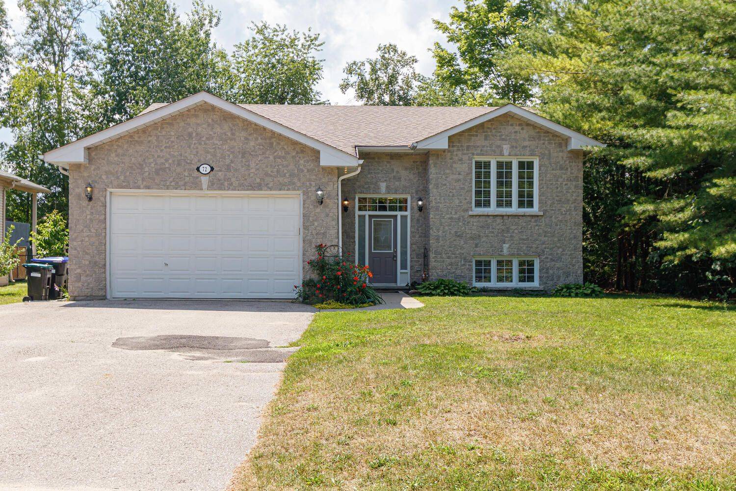 Wasaga Beach, ON L9Z 1W5,72 57TH ST S