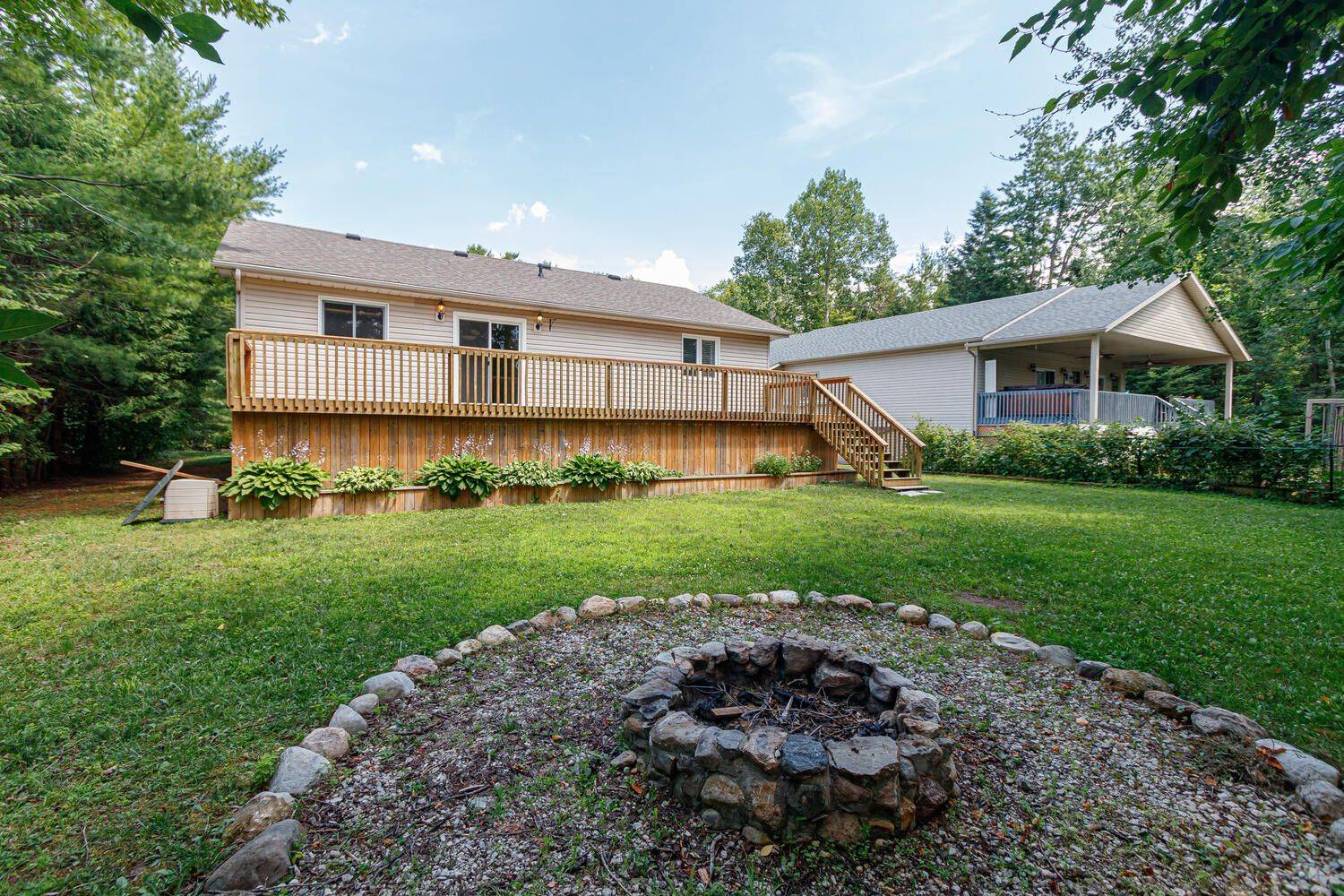 Wasaga Beach, ON L9Z 1W5,72 57TH ST S