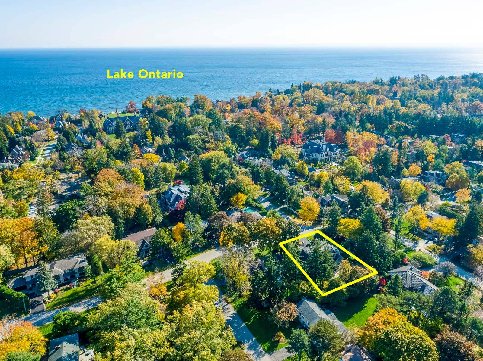 Oakville, ON L6J 4G9,138 DIANNE AVE