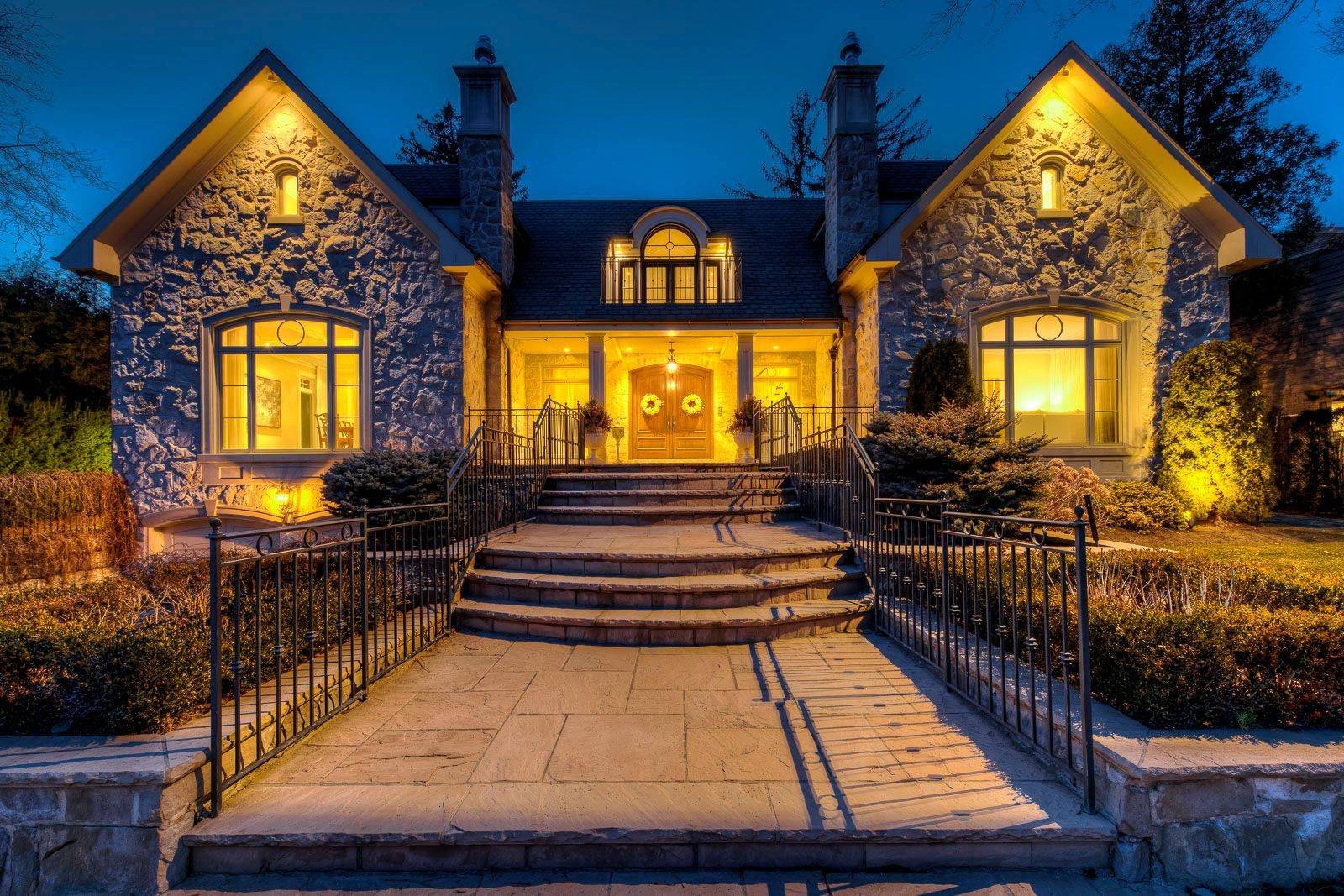 Oakville, ON L6J 4G9,138 DIANNE AVE