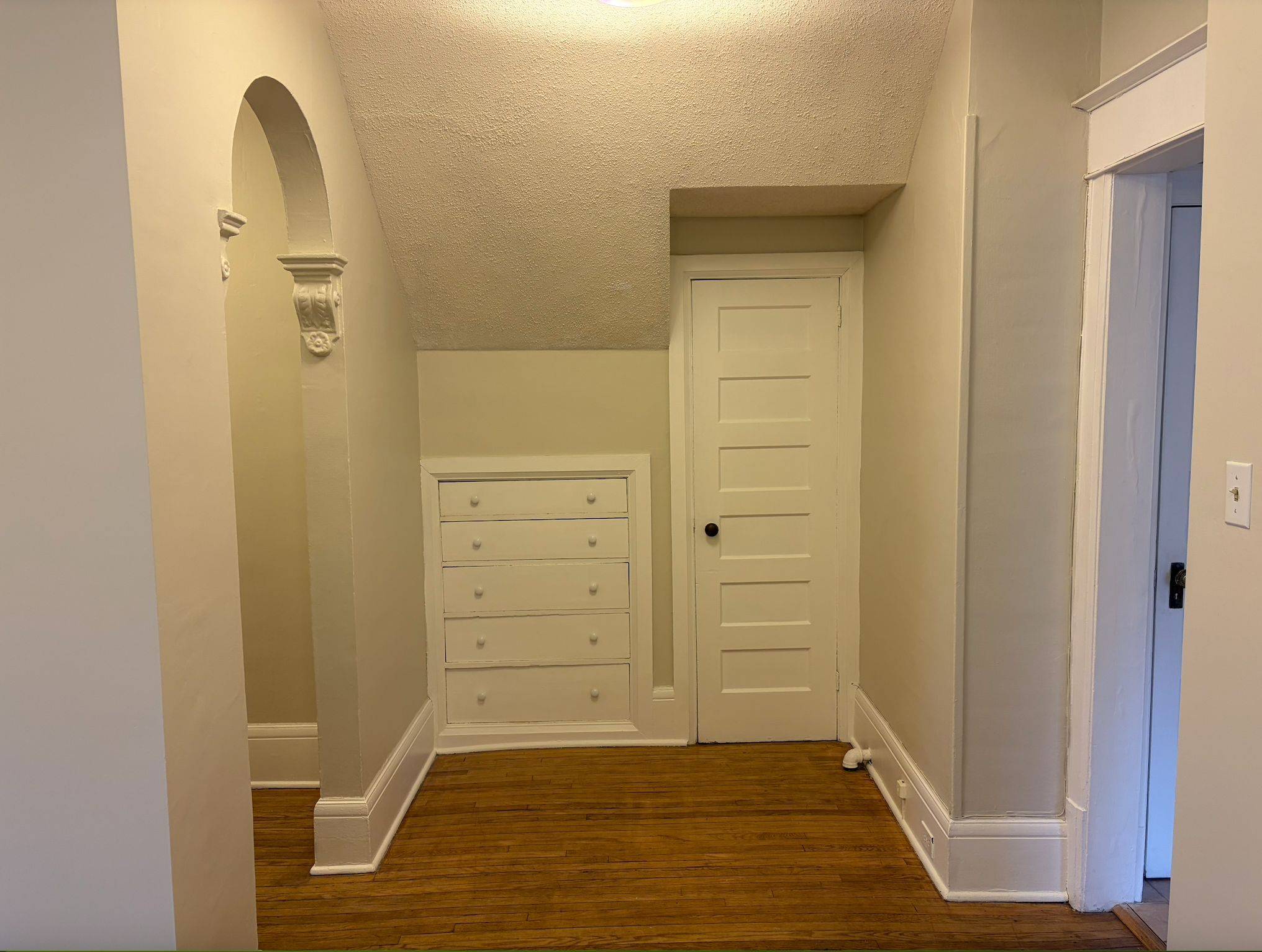 Toronto W01, ON M6R 1P6,187 Geoffrey ST #Main