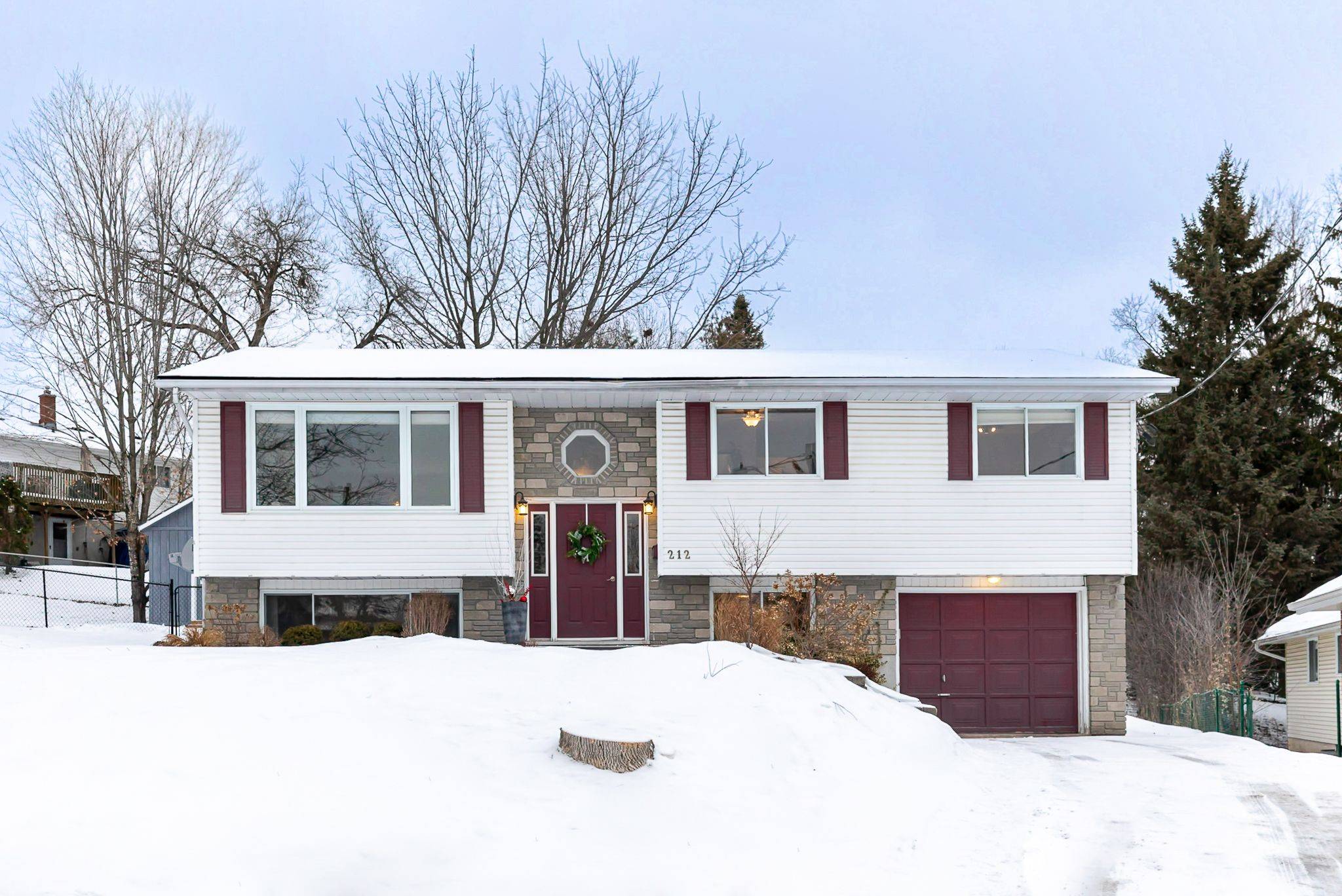 Peterborough, ON K9H 5P5,212 Gallagher ST