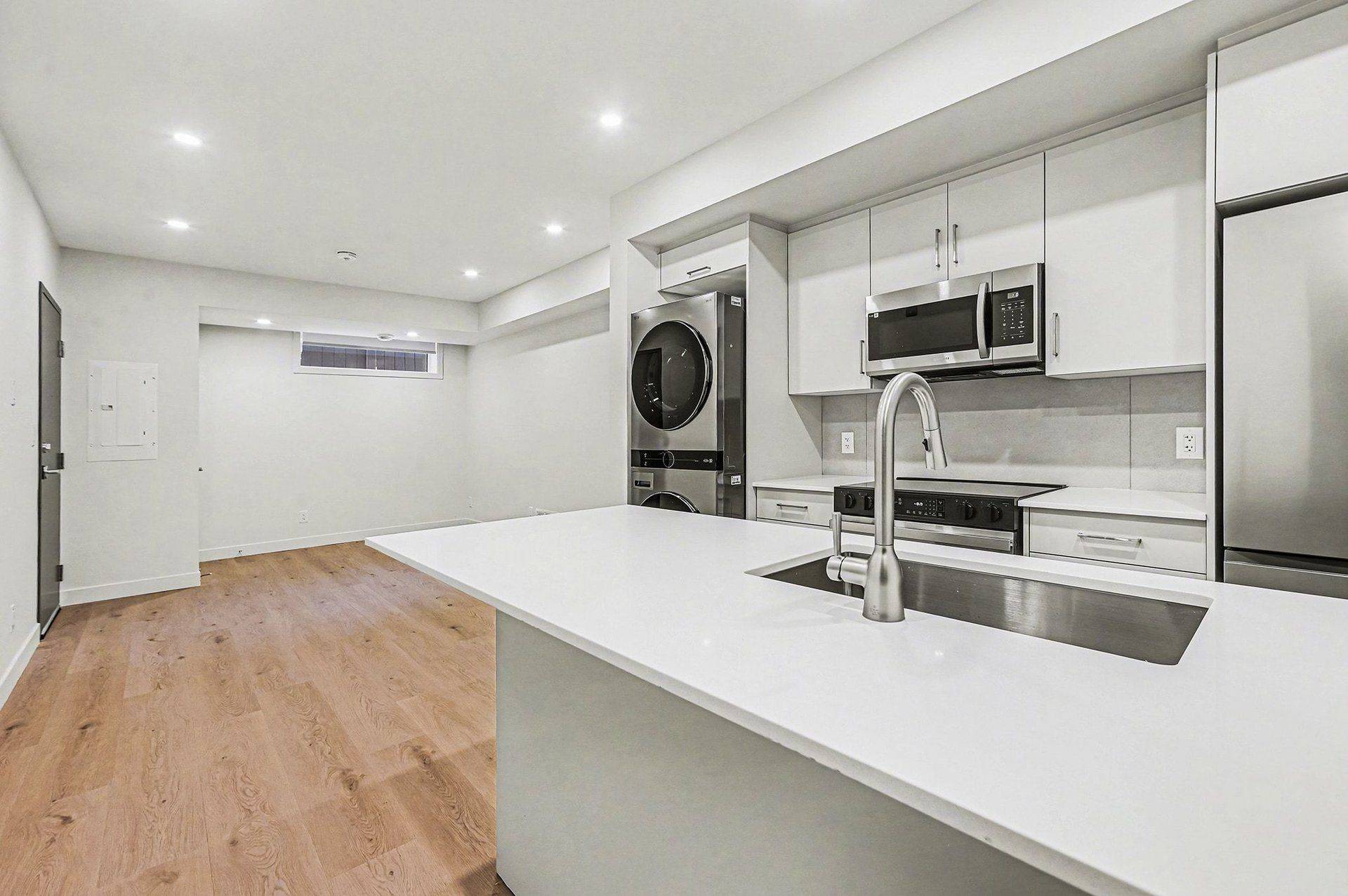 Vanier And Kingsview Park, ON K1L 5J9,79 Marquette AVE #6