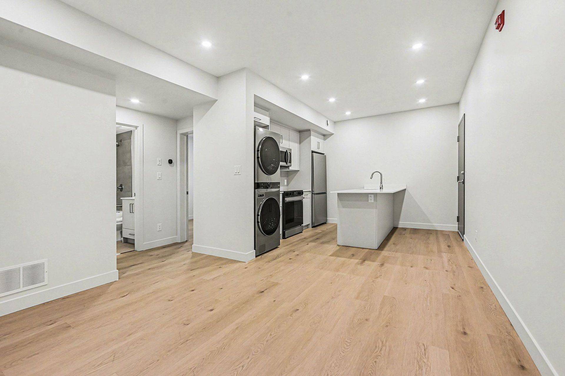 Vanier And Kingsview Park, ON K1L 5J9,79 Marquette AVE #6