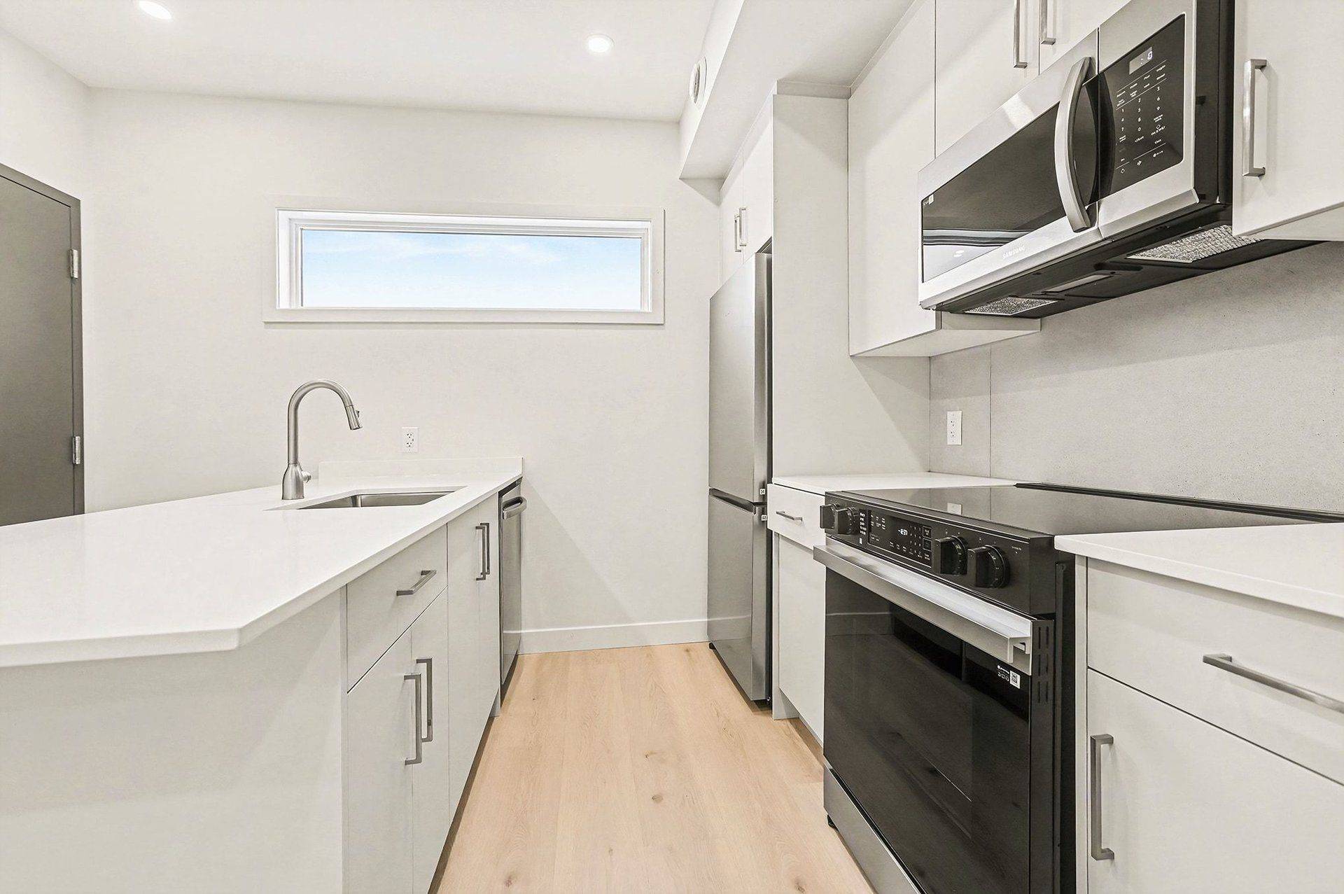 Vanier And Kingsview Park, ON K1L 5J9,79 Marquette AVE #6