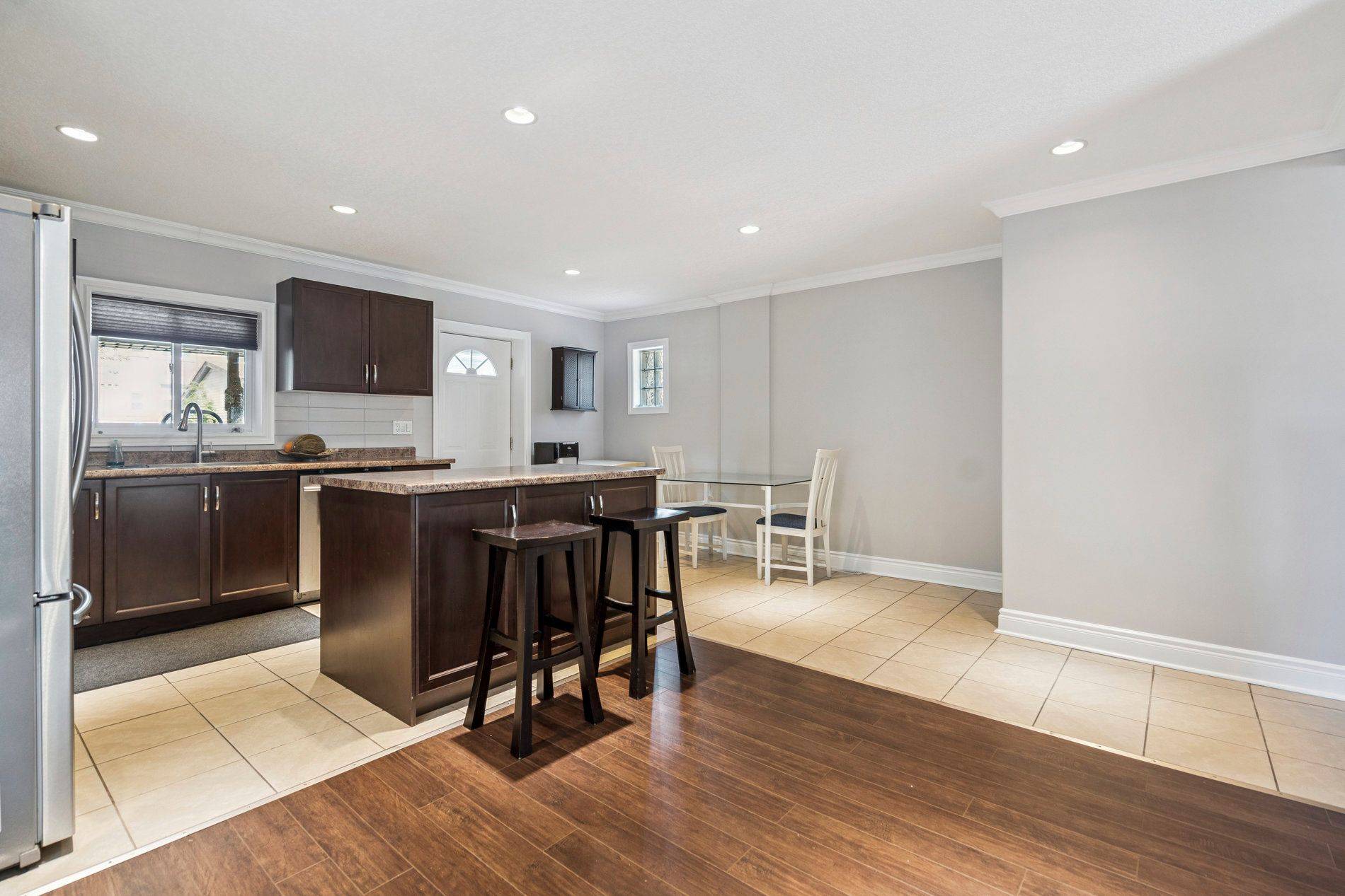 Hamilton, ON L8V 2R9,34 Cliff AVE